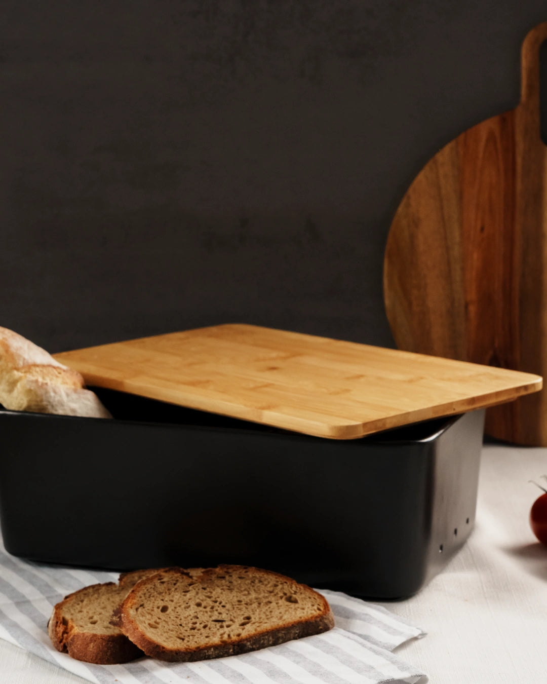 Portapane in ceramica con coperchio in bambù