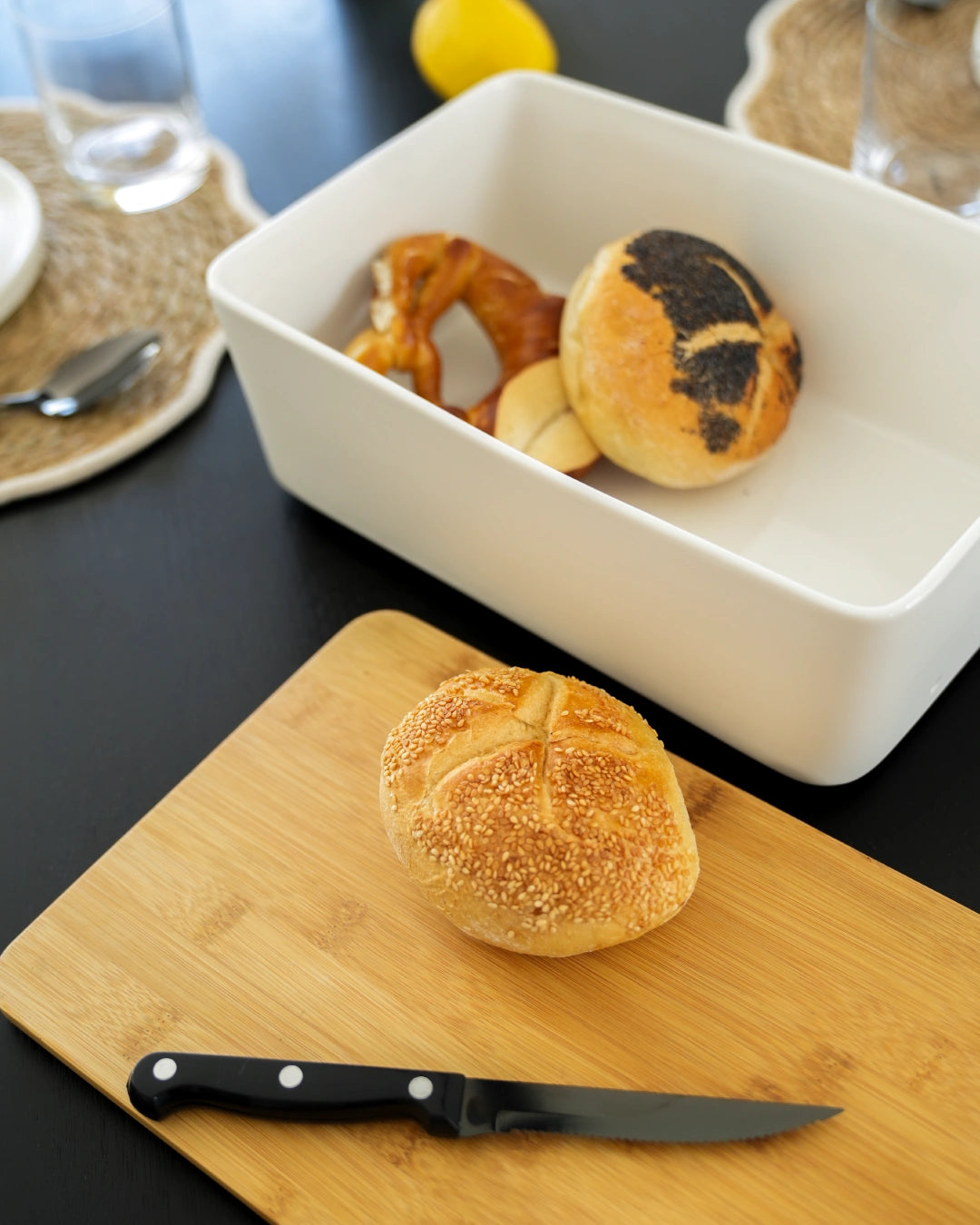 Portapane in ceramica con coperchio in bambù